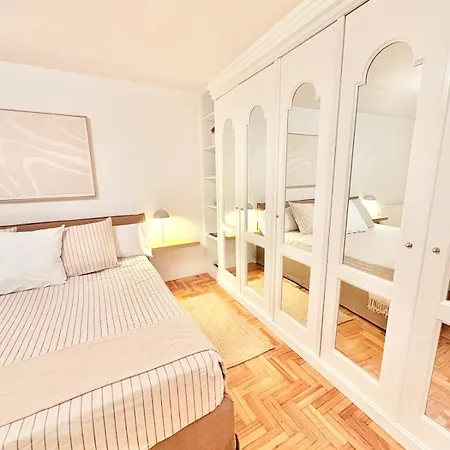 Atico Duplex En El Corazon Del Casco Historico De アパート オビエド